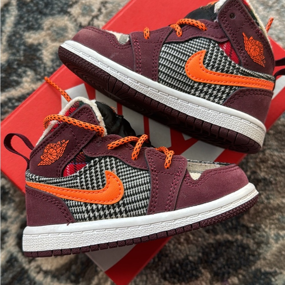 Nike Kids Sneakers - Maroon and Orange